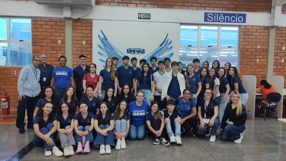 Escolas levam estudantes ao UNIVAG para conhecer de perto futuras profissões