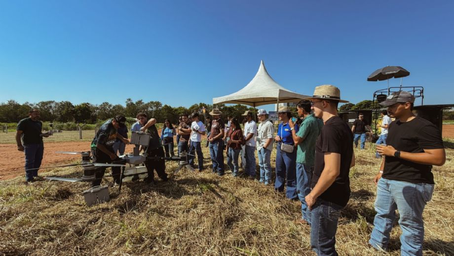 Dia de Campo do UNIVAG reúne mais de 300 estudantes e destaca inovações para o agro